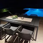 More - Luxury Apartment With Private Pool