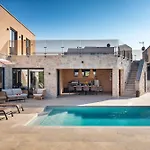 Modern Villa Ava With Outdoor Pool In Tar
