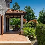 Rustic Villa Catarina With Pool In Tinjan