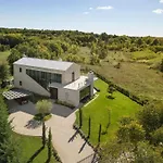 Luxury Villa Valens With Wellness In Tinjan
