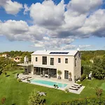 Luxury Villa Valens With Wellness In Tinjan