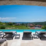 Luxury Villa Monte With Pool In Vizinada