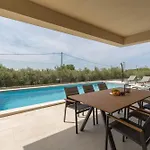 Villa Nika In Markovac - Haus Fuer 6 Personen