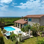Villa Figlica For 6 People Near Umag With Private Pool, Jacuzzi & Sea View - Pet Friendly