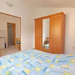 Cozy Apartment In Peroj