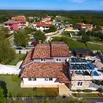 Ferienhaus In Arena Mit Privatem Pool