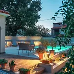Charmante Villa Crystal Mit Pool, Bis 5 Personen
