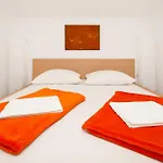 Ferienwohnung Mit Jacuzzi, Garten Und Parkplatz