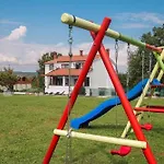 Ferienwohnung In Sajini Mit Grill, Gemeinsamem Pool Und Garten