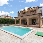 Sunny Holiday House With Private Pool