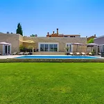 Timy Villa With Pool