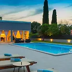 Timy Villa With Pool