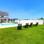 Elegant Villa With Private Pool In Bale