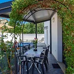 Apartment Vedran With Heated Pool, Near Porec