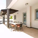 Villa Pikula Ferienwohnung Mit Gemeinsamem Pool