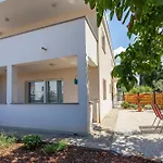 Modernes Ferienhaus In Strandnaehe