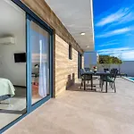 Villa Aura