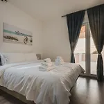 Apartment Ashka By Rent Istria