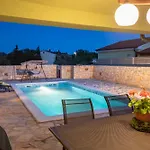 Villa Nora, A Private Villa With Pool Minutes From The Beach