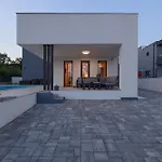 Villa Mayla