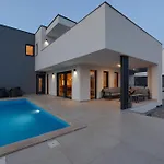 Villa Mayla
