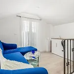 1 Bedroom Beautiful Home In Jurdani