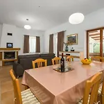 Holiday House Lera Rovinj, With Football Field, Sauna, Jacuzzi