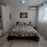 Studio-Apartman Ella