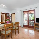 Strandnahe Ferienwohnung Marea Mit Pool Und Garten