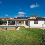 Ferienhaus Mit Jacuzzi Und Taverne Mit Billard