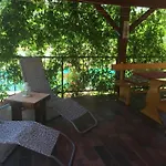 Komplette Villa Mit Zwei Appartements
