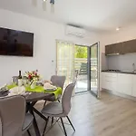 Eco Beach House Peroj - 100 M From The Beach