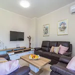 4 Guests Apartment In Medulin