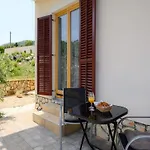 Coastline Apartment Near Ravni Beach
