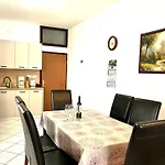 Apartment Sunshine 80 M From Beach