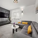 Beautiful Villa In Stinjan Near The Beach