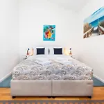 Bellevue - Two Bedroom Apartment With Terrace And Private Garage