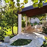 New!!!Villa D'Vita On Huge Fenced Property