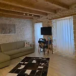 Charming One Bedroom Apartment In Vrsar Old Town