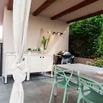 Abrega, Apartman S Bazenom