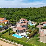 Villa Griota For 8 People Near Umag With Private Pool, Jacuzzi & Sea View - Pet Friendly