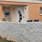 Ferienwohnung In Banjole Mit Terrasse Und Garten