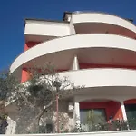 Modernes Ferienappartement Mit Drei Balkonen Mit Meerblick, In Der Naehe Des Strandes Und Des Zentrums, Mit Einem Gemeinschaftlichen Partyraum