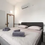 Villa Emely For 8 People Near Porec With Heated Pool & Jacuzzi