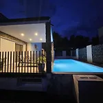 New! Villa With Heated Pool In Umag