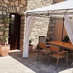 Stone House Mia