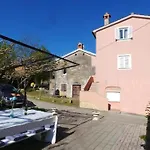 Haus Valentino