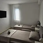 Villa Green S Bazenom
