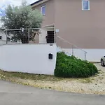 Modern House Luna With Pool