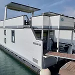 Floating House - Luxury Floating Sea Oasis Pula